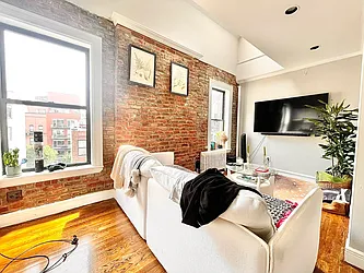 Rented by Century 21 Premier 