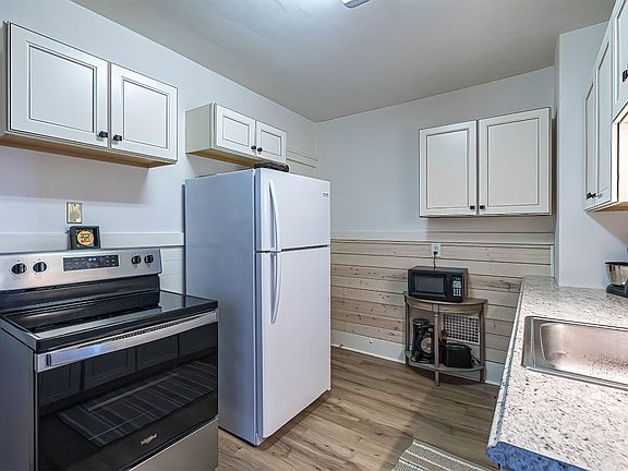 3rd image of 649 W 21st St