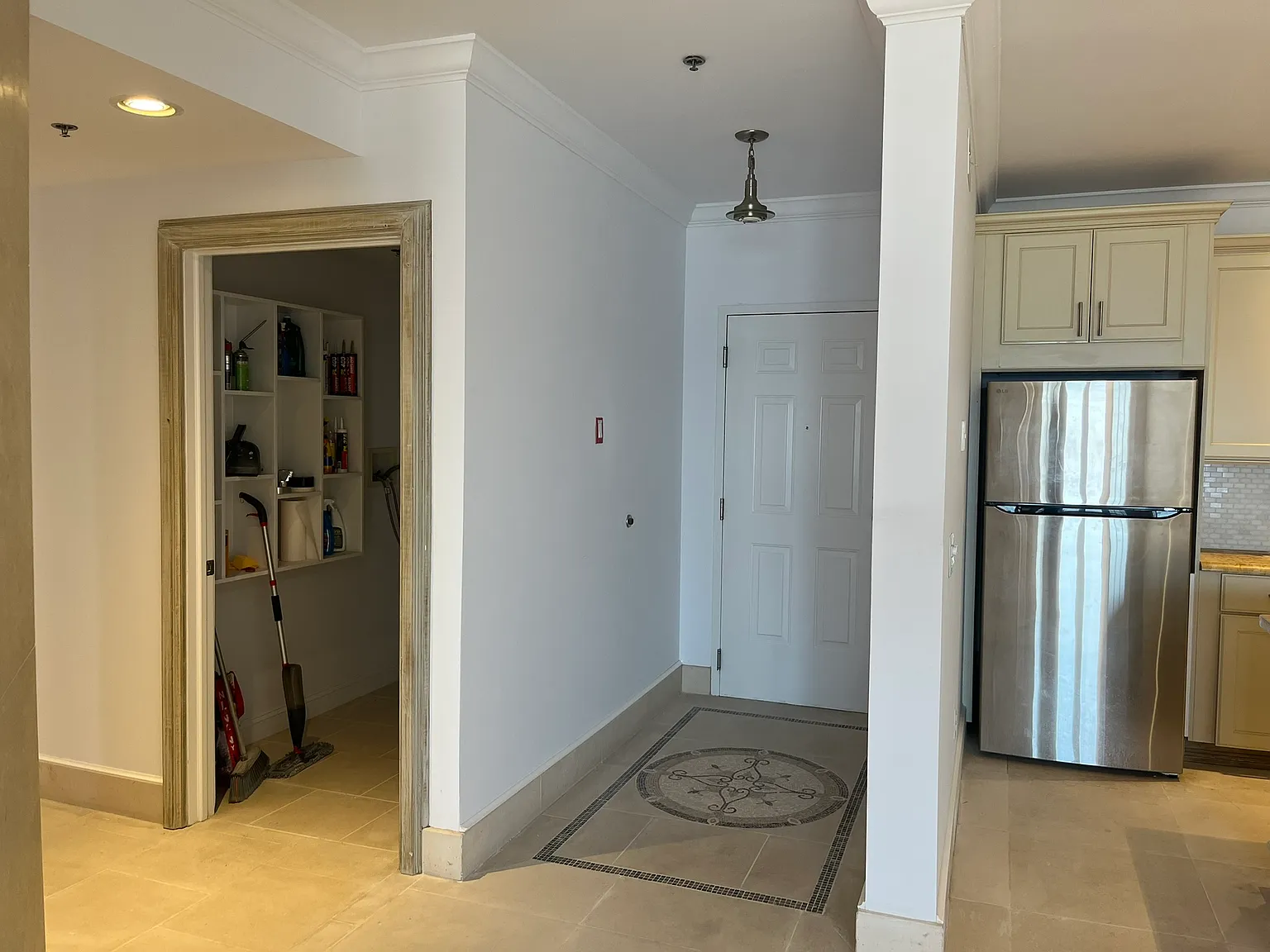 2 bed, 1648 sqft, $3,300 — Photo 4
