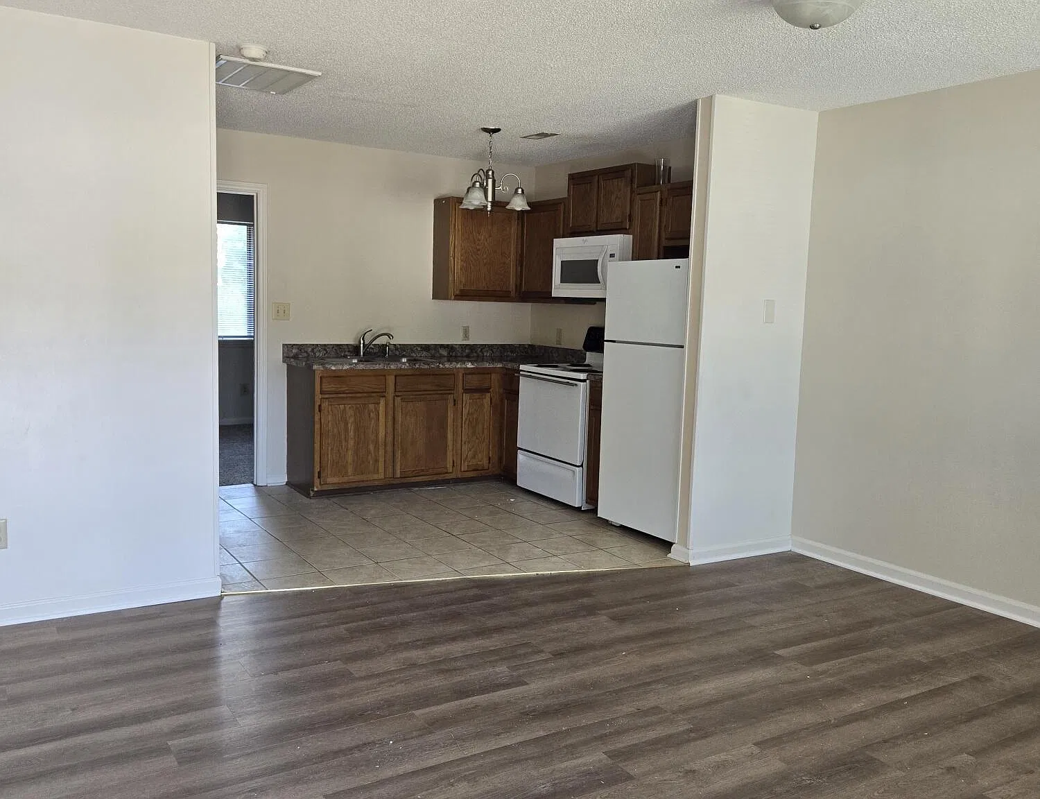 1 bed, 1.0 bath, 500 sqft, $975 — Photo 2
