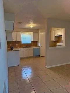 4 bed, 1830 sqft, $1,975 — Photo 4