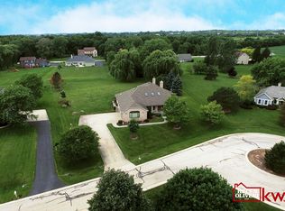 7 Shenandoah Ln, Hawthorn Woods, IL 60047