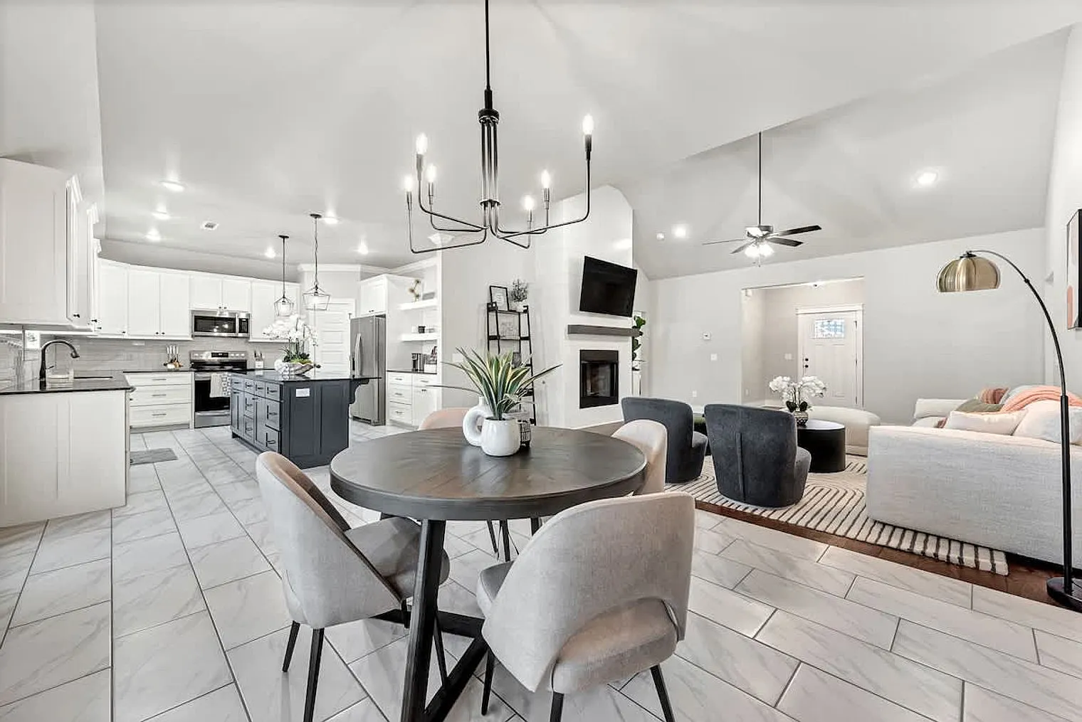 3 bed, 2.0 bath, 1786 sqft, $4,807 — Photo 2