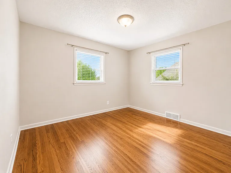 5320 S Madison Ave — Photo 7