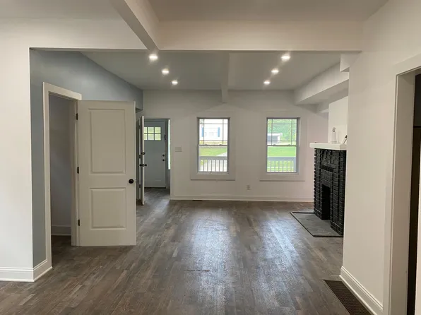 1848 Lee Rd, Cleveland Heights, OH 44118