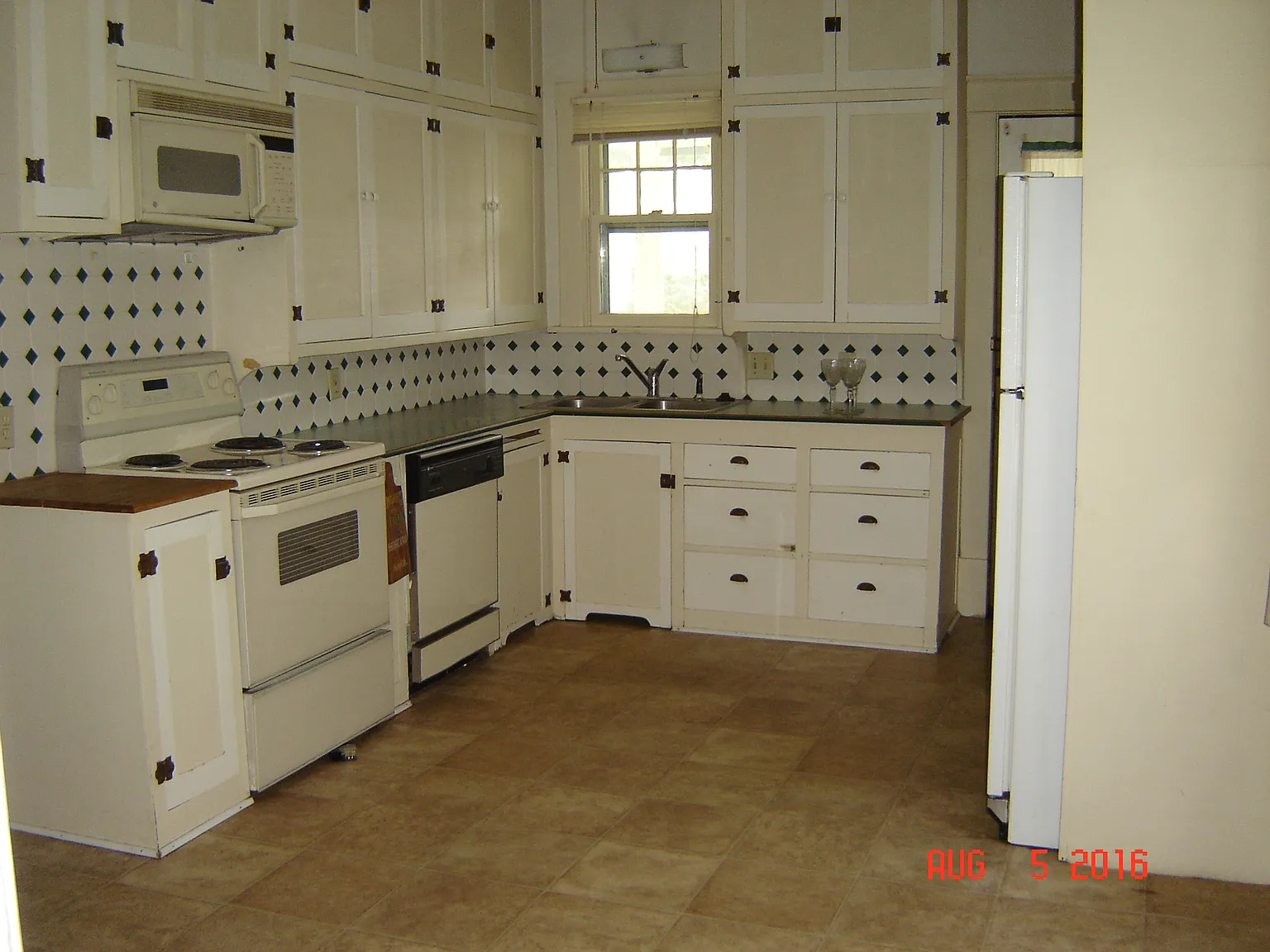 3 bed, 1566 sqft, $1,425 — Photo 3