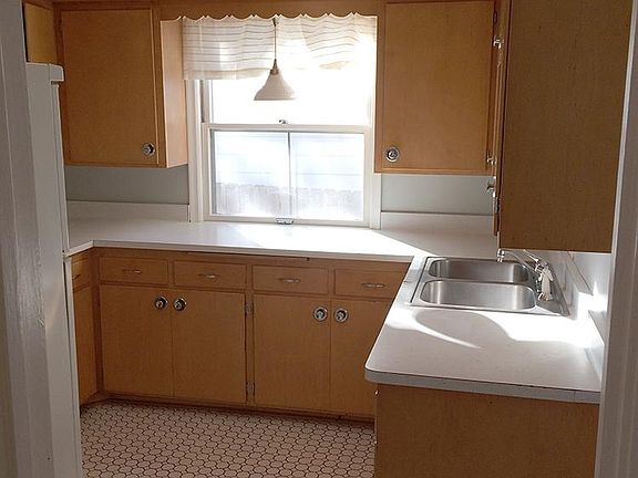 4th image of 4033 42nd Ave S Unit 2