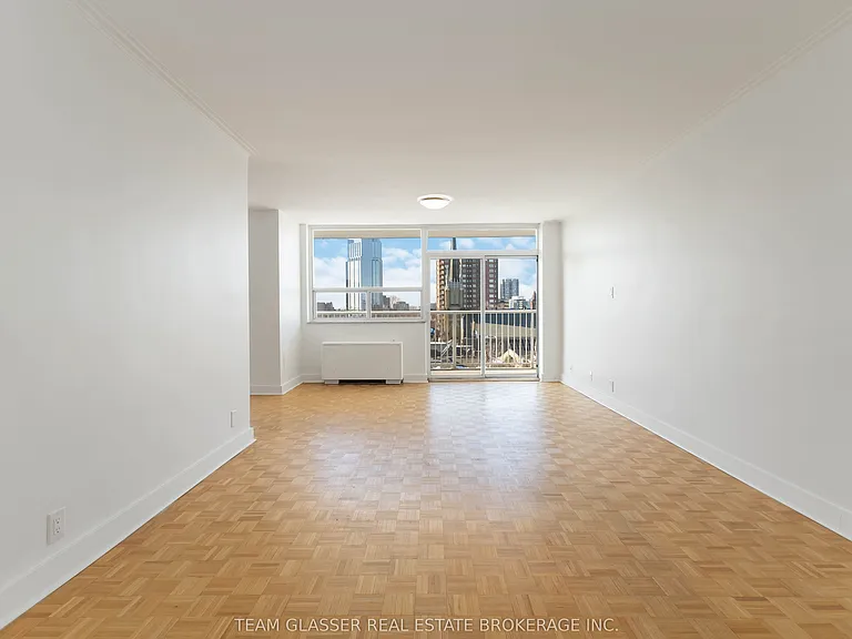396 Queens Ave #502 — Photo 7
