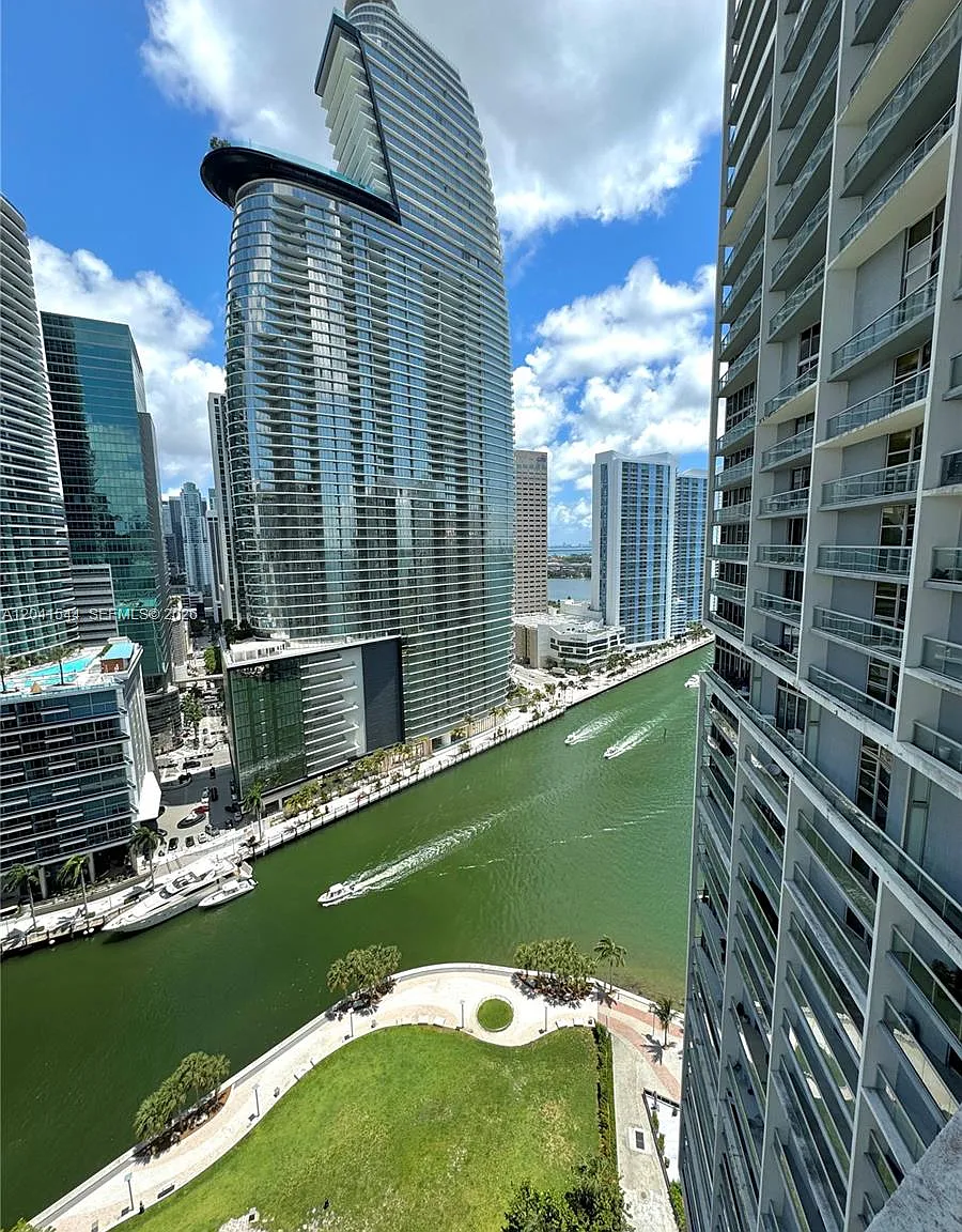 Iconbrickell Condo No 1 — Photo 3