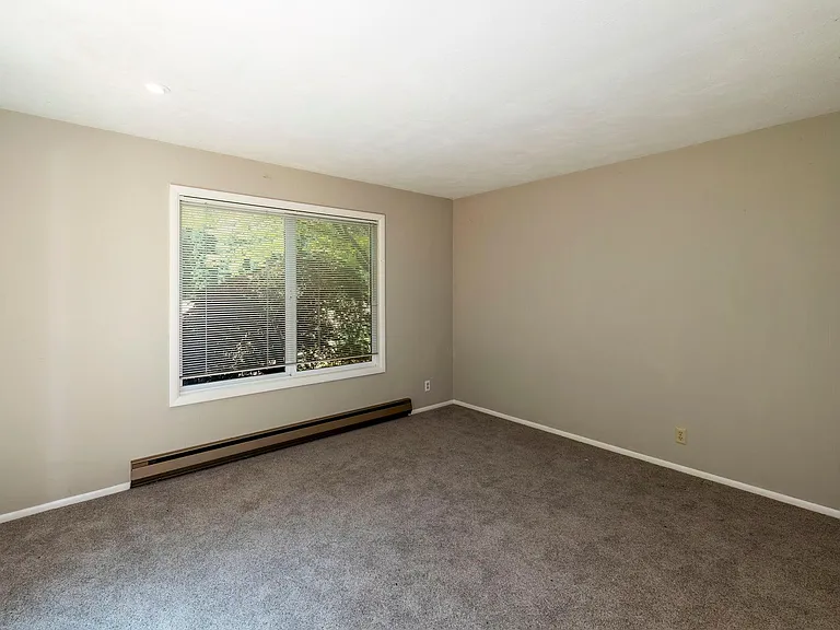 305 NE Stenman Ln — Photo 16
