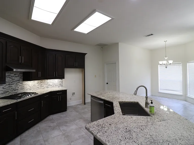 4041 Brazos Dr — Photo 10