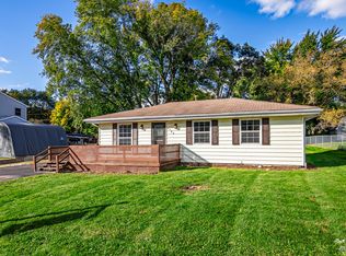 1122 Oakleaf Ave, McHenry, IL 60051