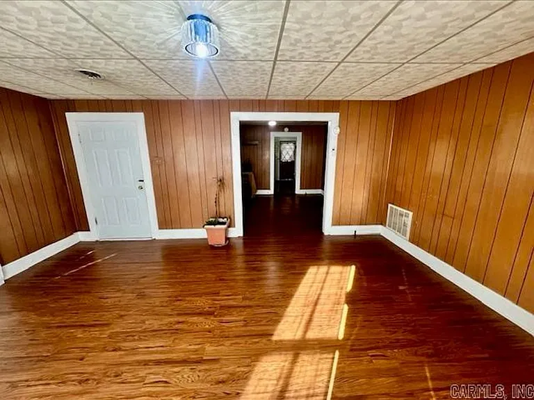 608 N Main St — Photo 11