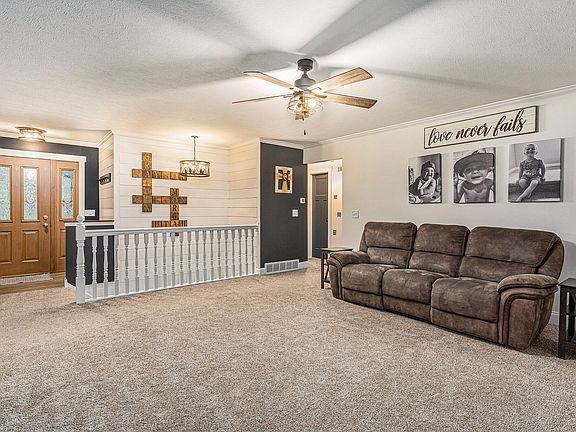 3rd image of 4549 Glen Hollow Dr