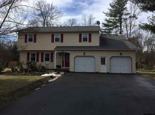 679 Saint Marks Ln, Niskayuna, NY 12309