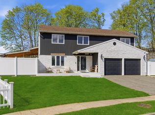 3 Rustic Court, Plainview, NY 11803