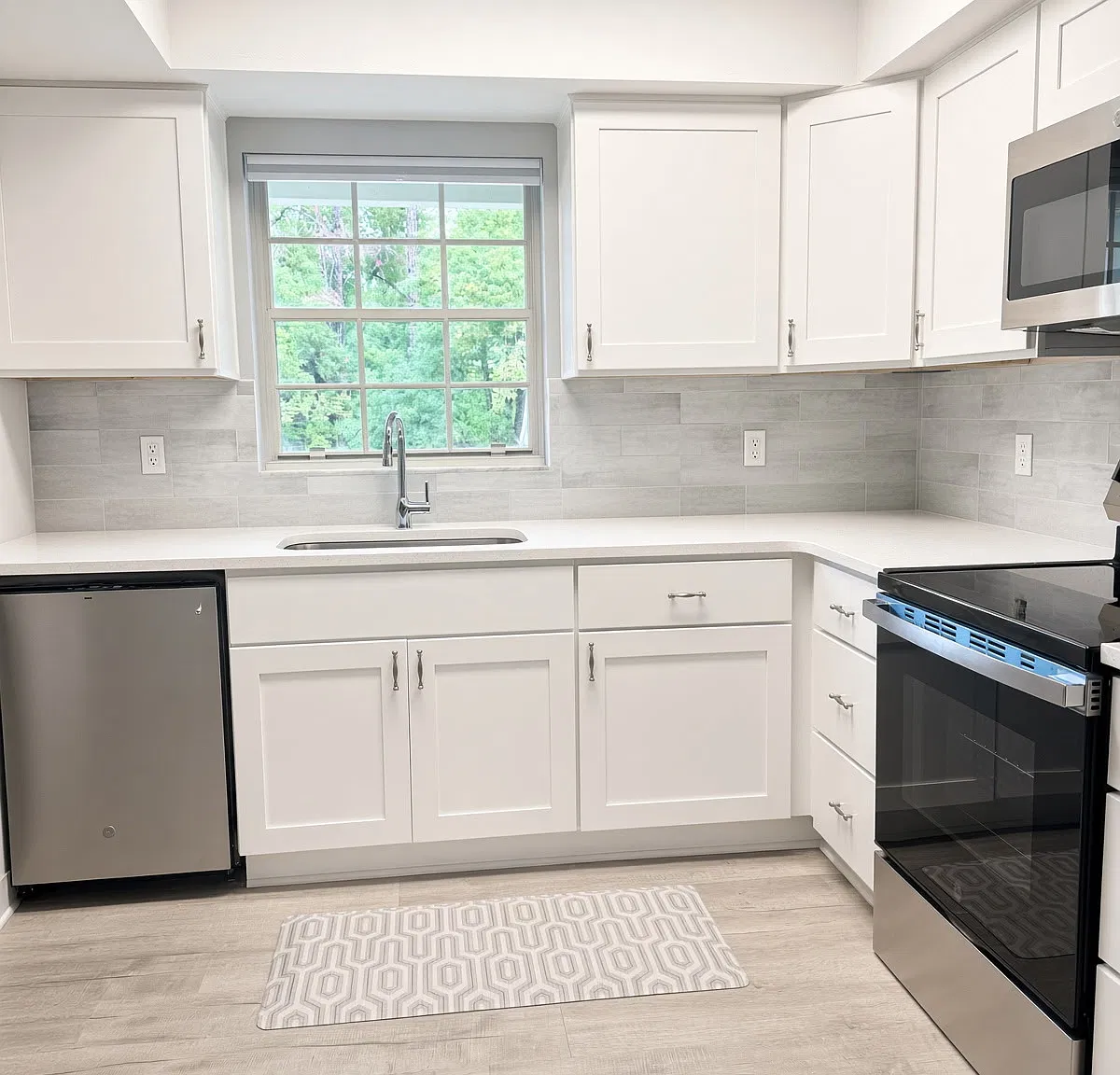 3 bed, 1190 sqft, $2,475 — Photo 2
