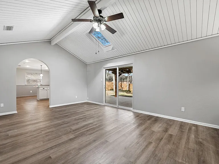 660 Springhill Dr — Photo 9