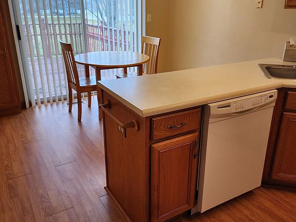 3rd image of 520 Heritage Dr