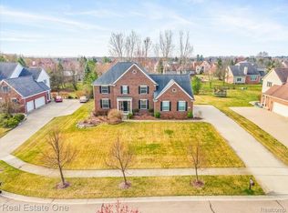 48025 E Oxford Ct, Canton, MI 48187