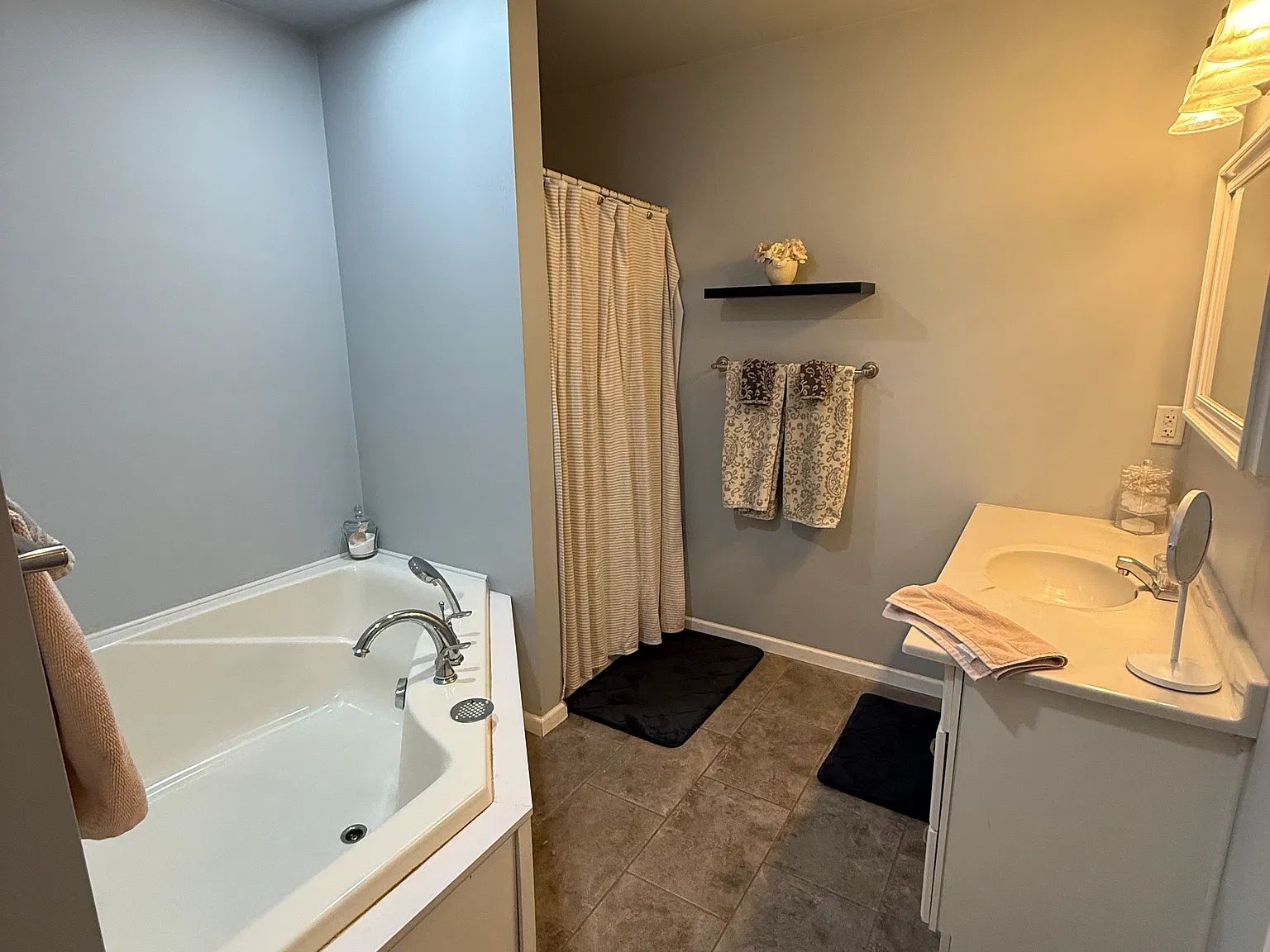 2 bed, 1155 sqft, $2,700 — Photo 3