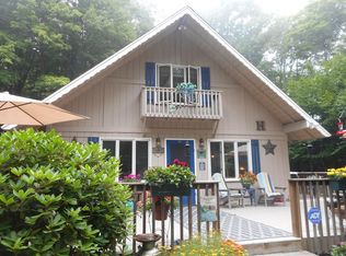 55 View Dr, Tolland, MA 01034