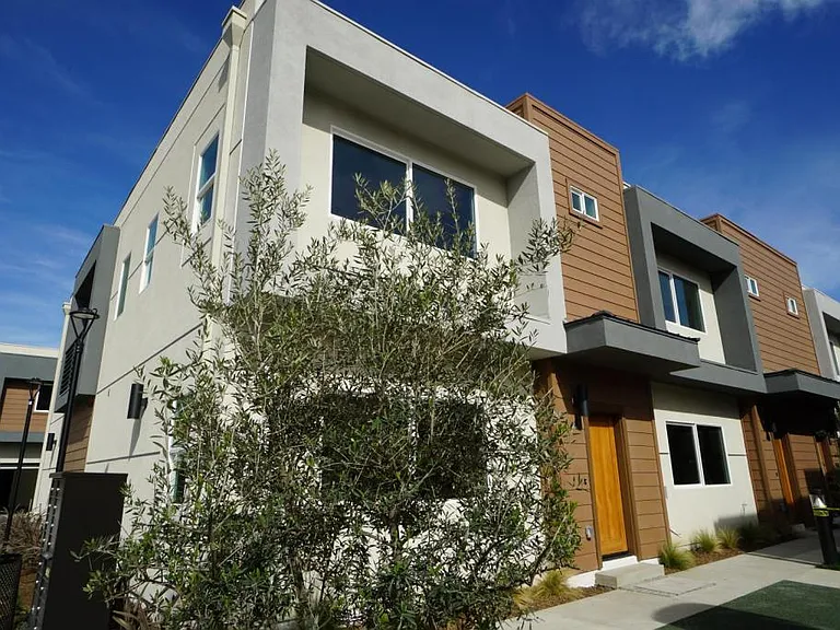 48 Newtrust Way Stanton Ca #90680 — Photo 1