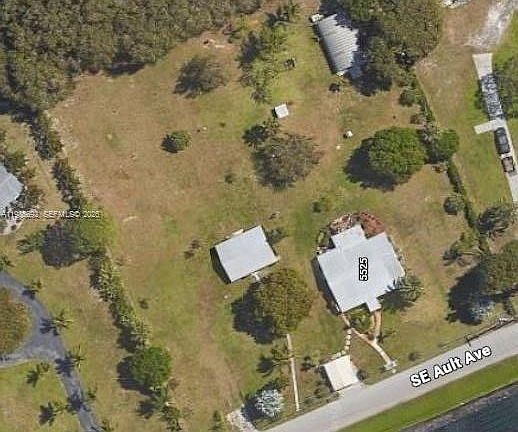 2nd image of 5525 SE Ault Ave