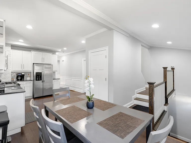 1513 Clinton Ave — Photo 24