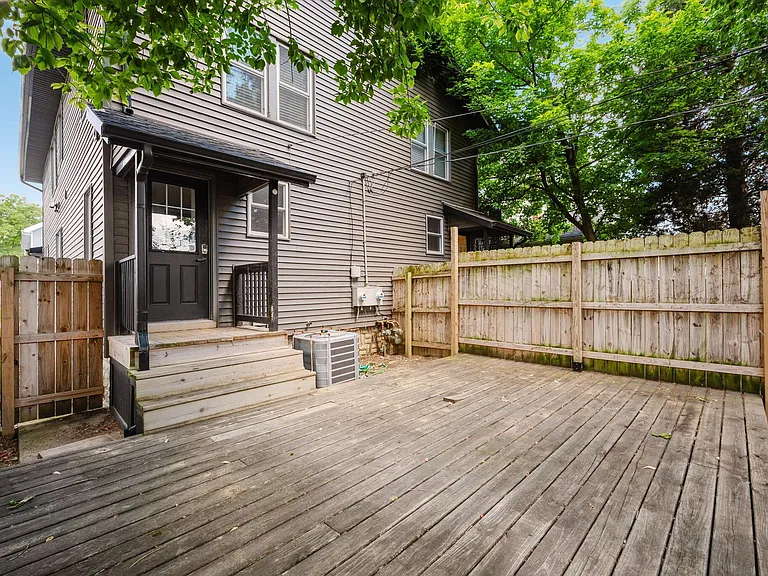 719 S 17th St — Photo 35