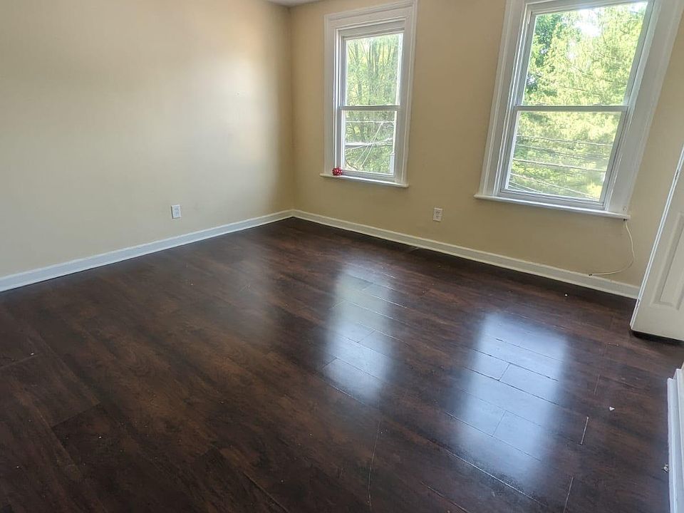 1st image of 130 Frank St #3A
