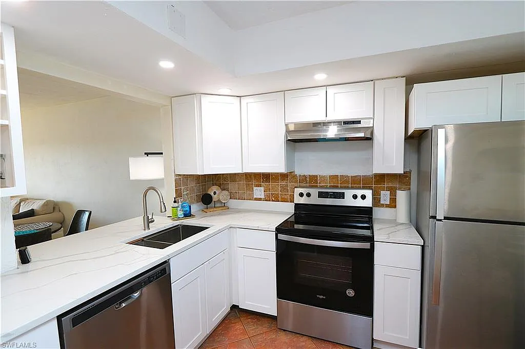 2 bed, 2.0 bath, 900 sqft, $1,650 — Photo 2