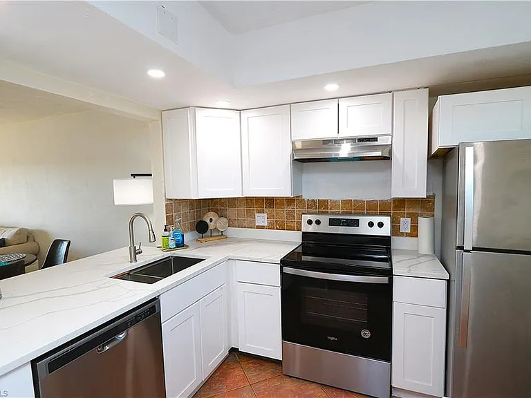 1004 Manatee Rd #H202 — Photo 2