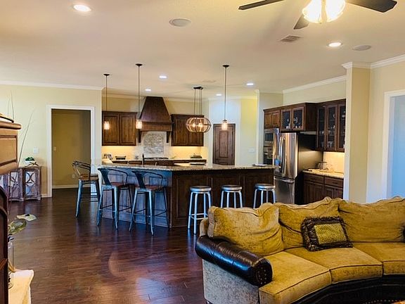 5th image of 656 Acorn Dr