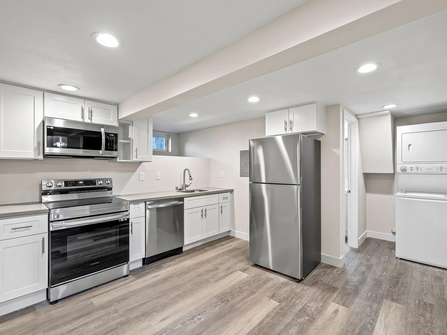 2 bed, 1050 sqft, $2,200 — Photo 2