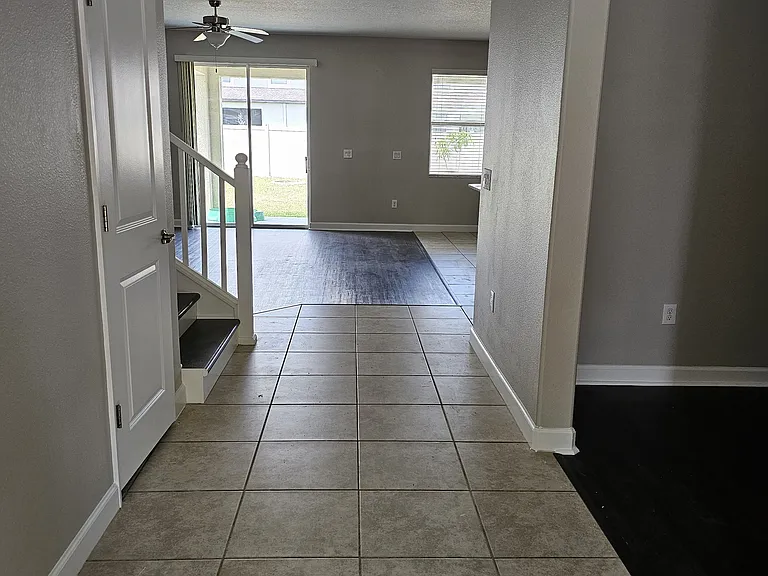 10125 Count Fleet Dr — Photo 2