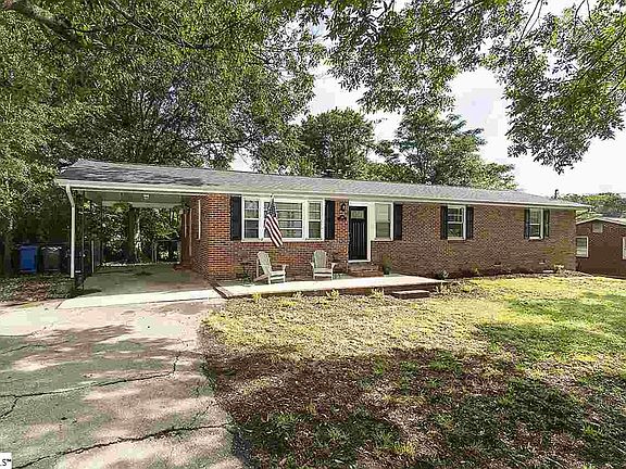 2nd image of 109 Paxton St