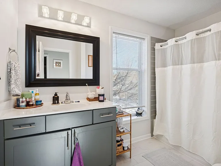 2449 Lyndale Ave S — Photo 11