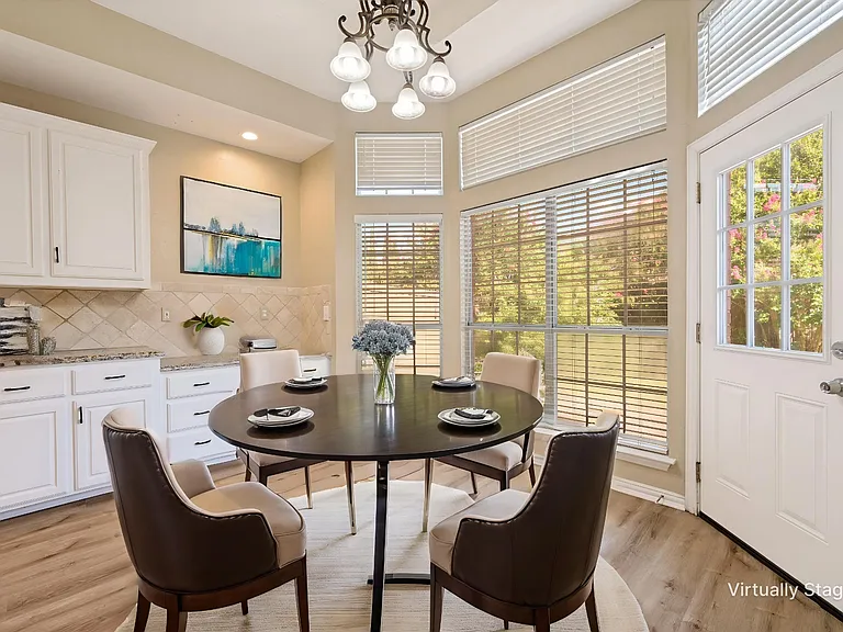 2633 Shadow Hill Ln — Photo 7