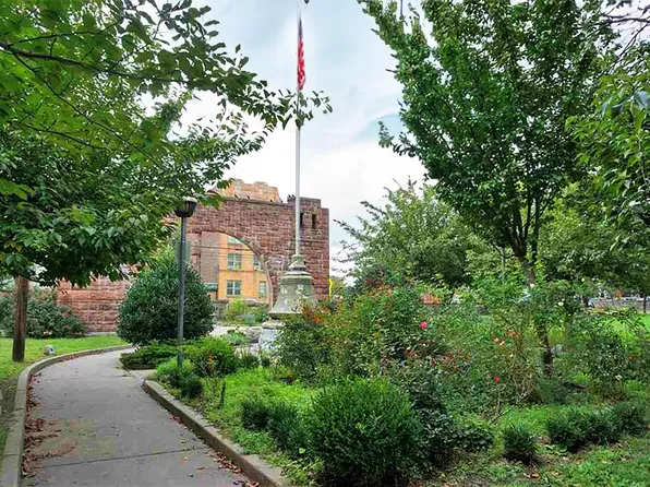 129 Franklin Street image 11 of 14