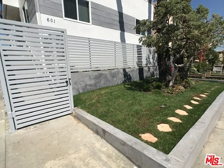 601 N Normandie Ave #8 — Photo 15