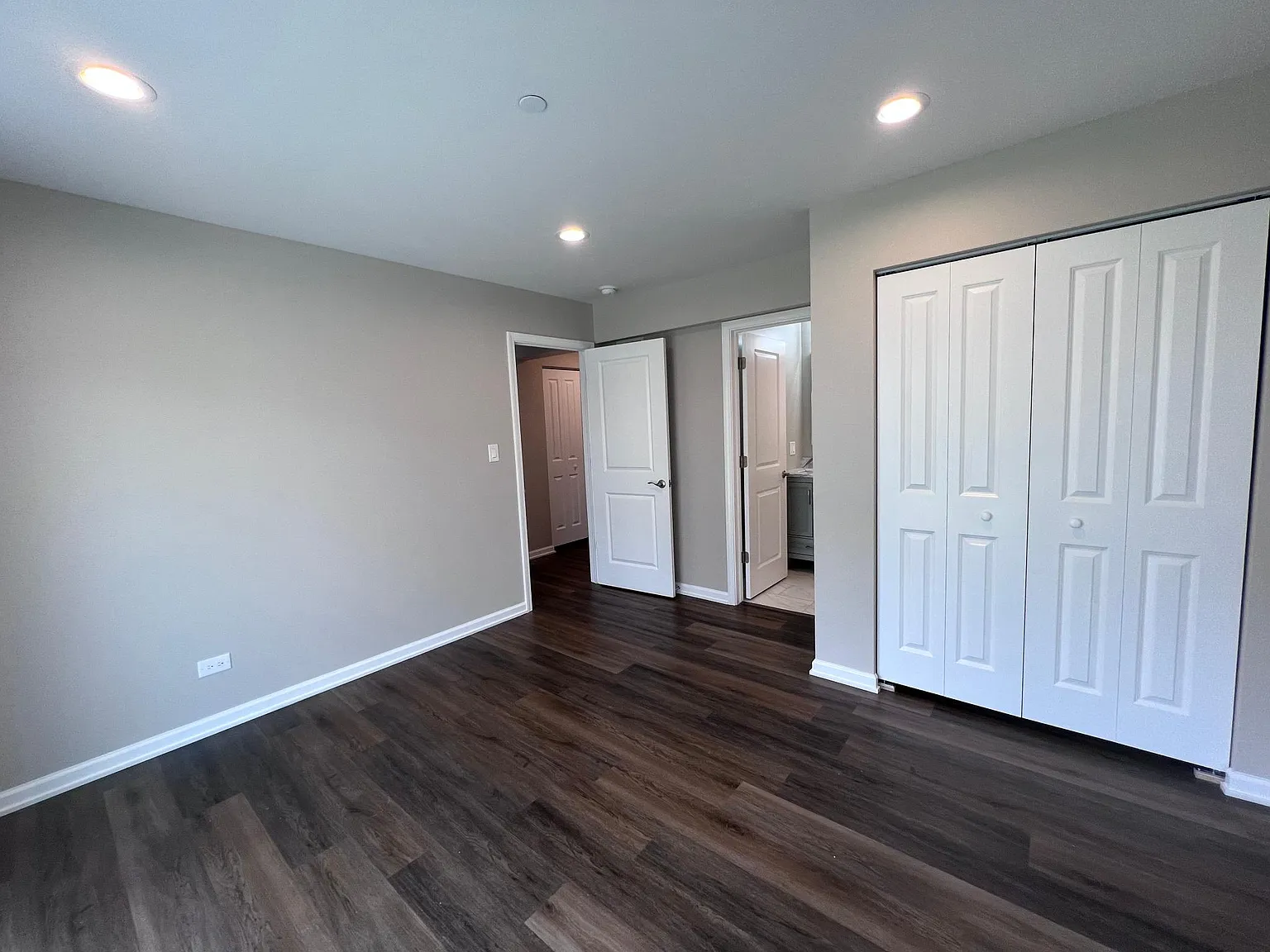 Farmstead Ln, Hanover Park — Photo 4