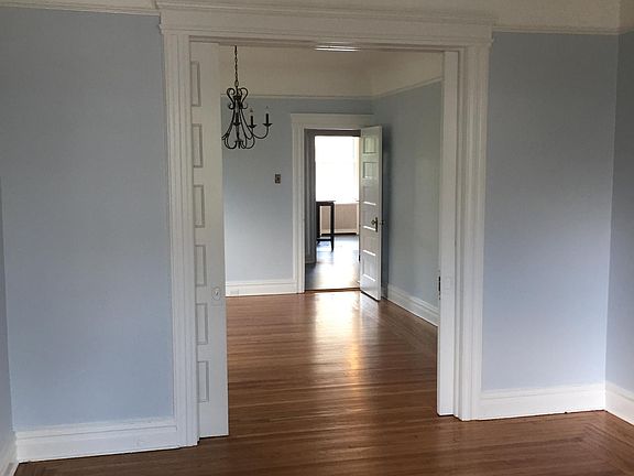2nd image of 10 Gould Pl APT 1