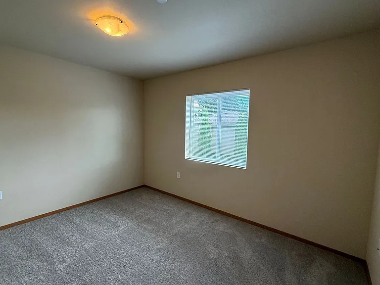 DubSea Apartments — Photo 18