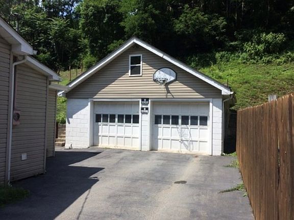 4th image of 1222 Guyandotte Ave