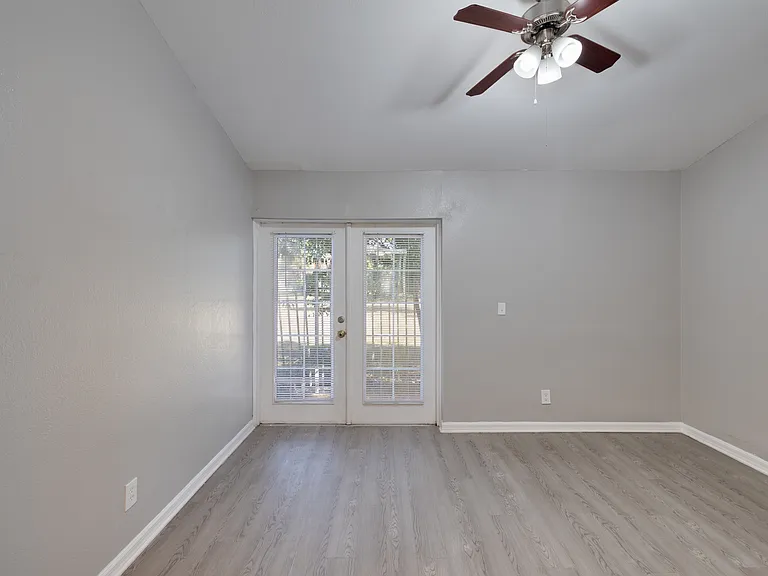 Woodside Villas Apartments — Photo 8