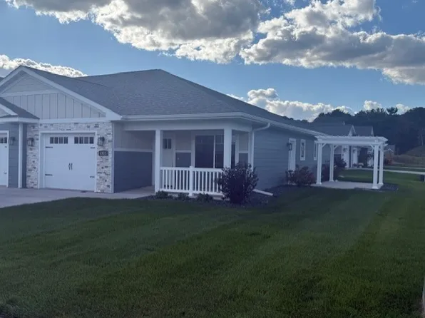 4912 Woodland Park Dr, Eau Claire, WI 54701