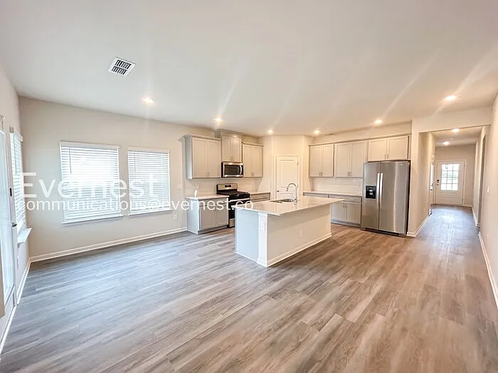 7762 Plymouth Dr — Photo 2