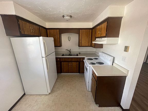 3rd image of 2445 Woodale Ave #5