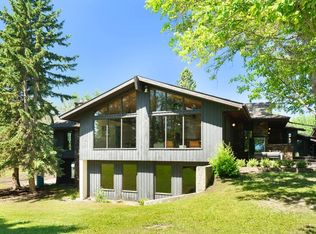 24020 E Aspen Dr, Rocky View County, AB T3R1A5